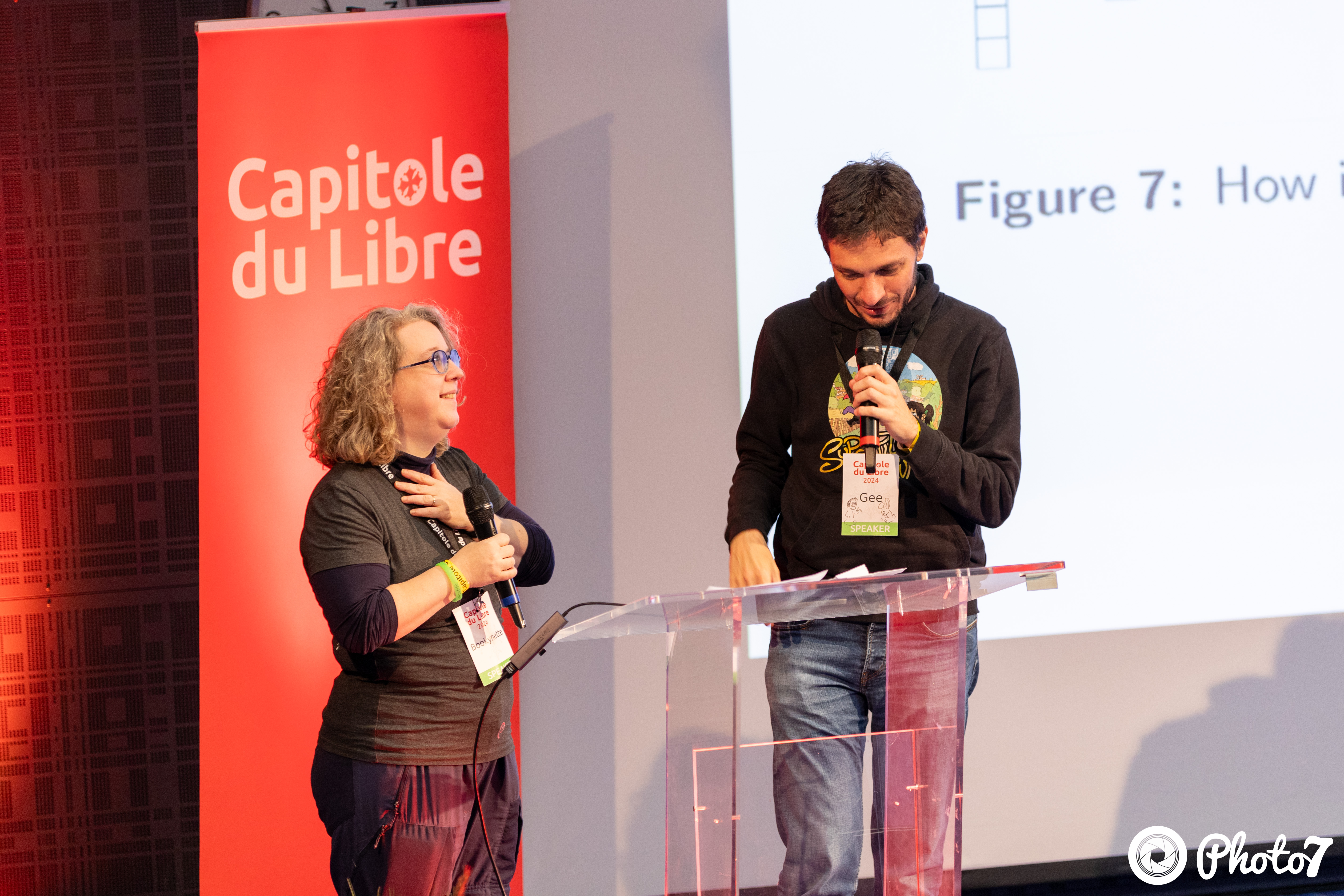 Deux speakers lors d'une présentation en b00