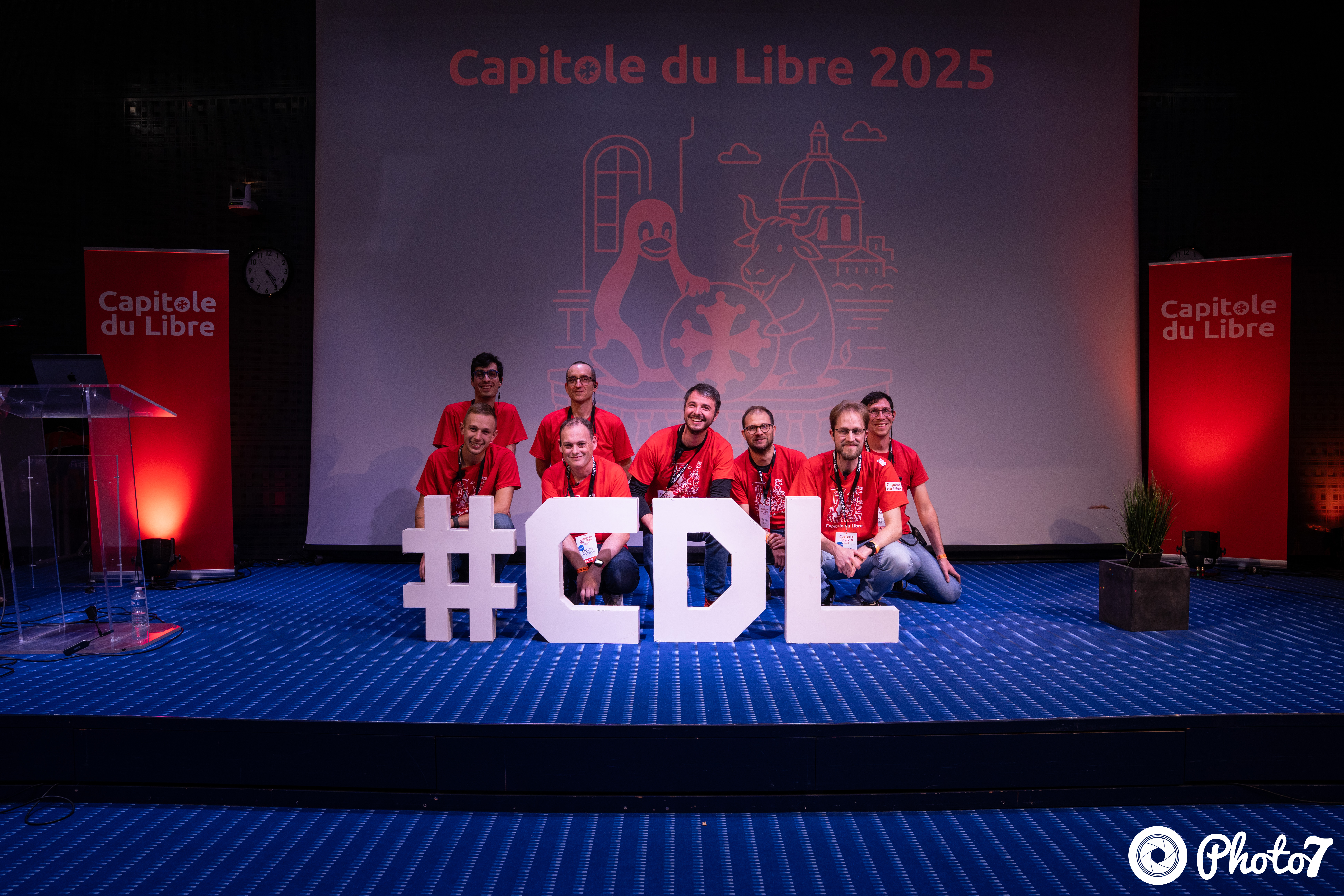 Photo de groupe des organisateurs sur scène avec les lettres #CDL