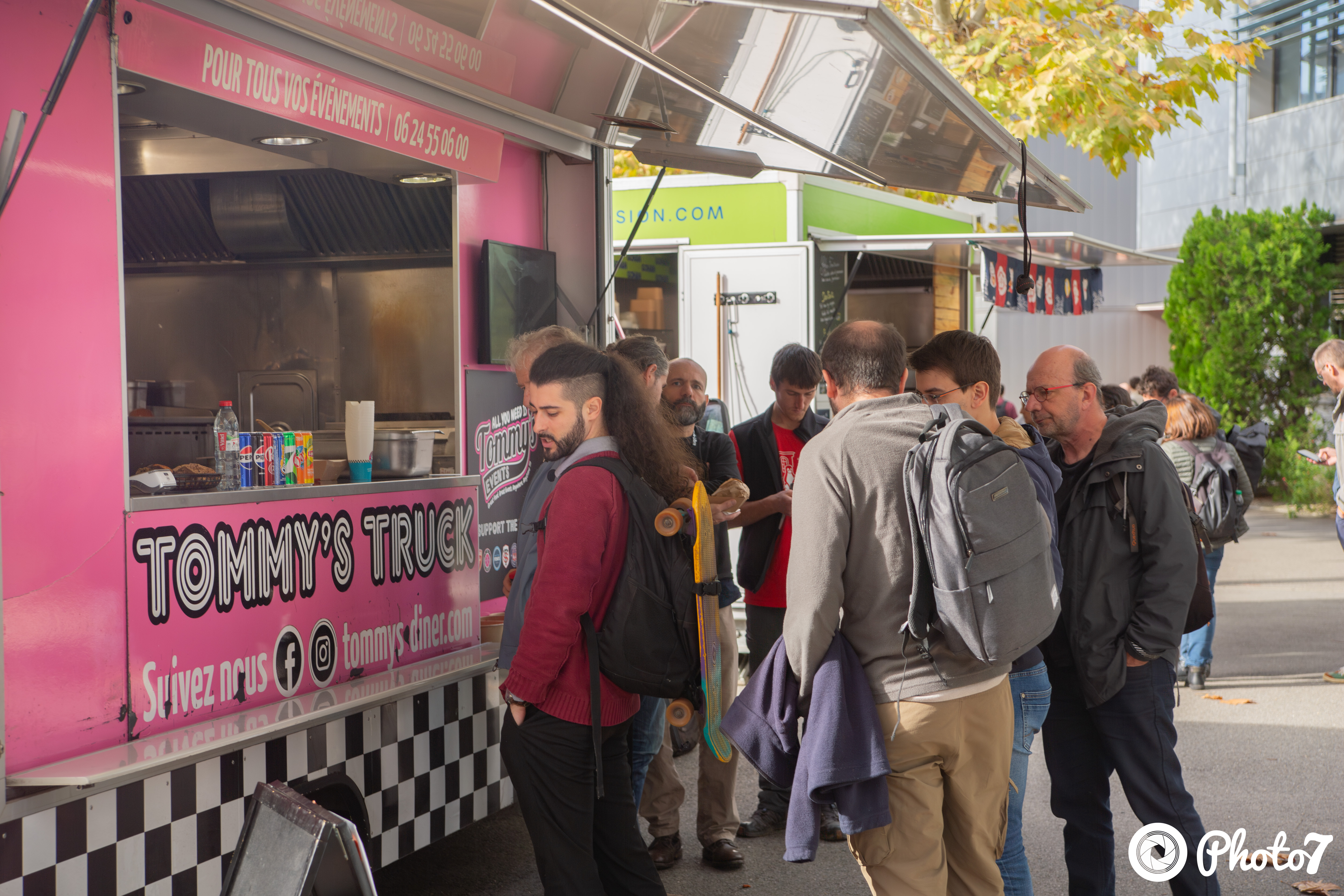 File d'attente au food truck Tommy's Truck à l'heure du déjeuner